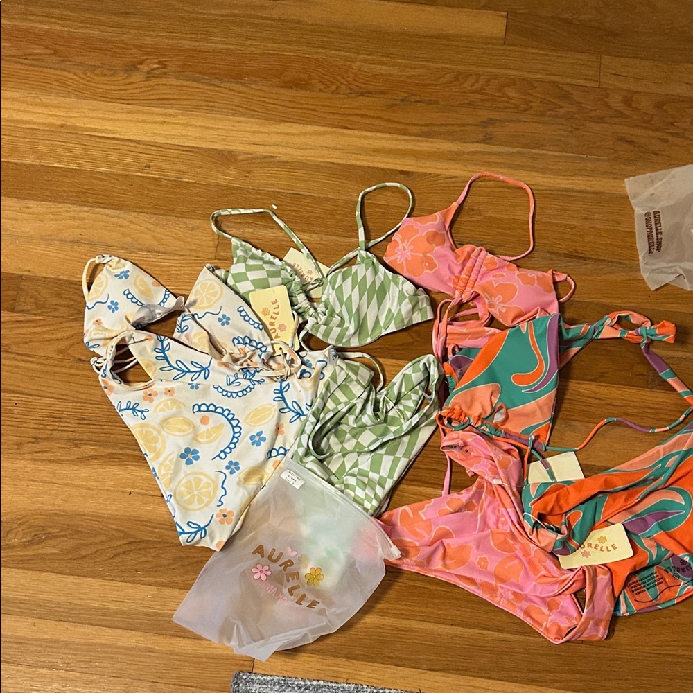 4 Aurielle bikinis women- tops are all small. bottoms are med New with tags